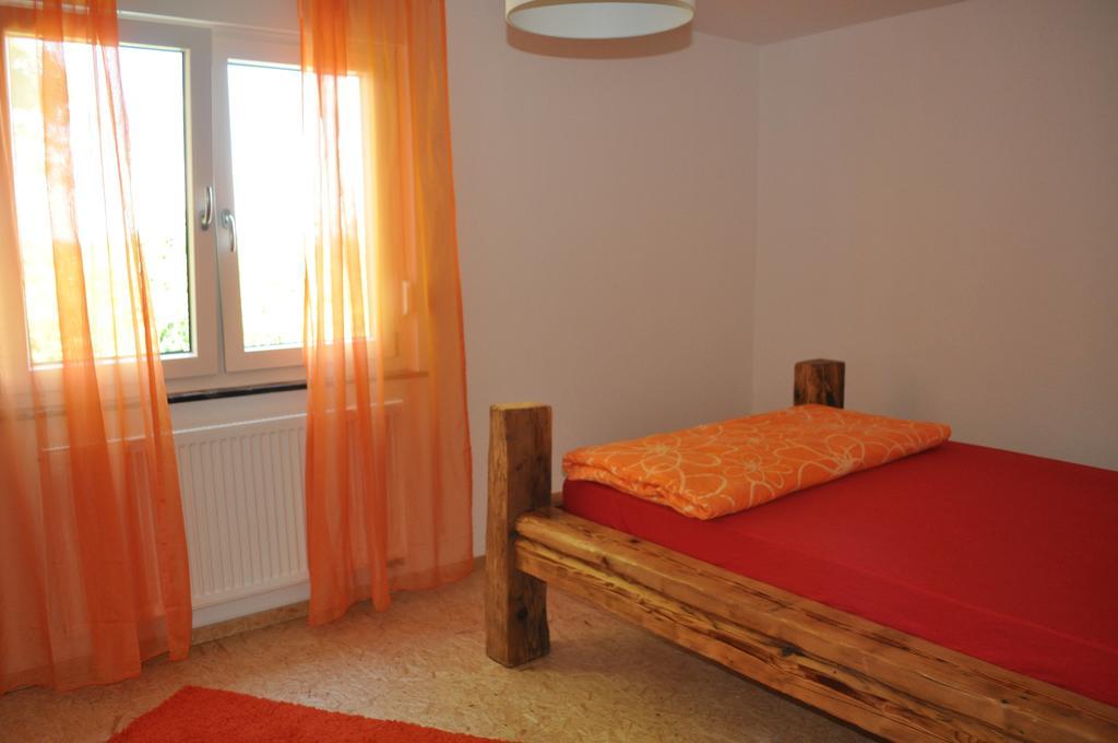 Punkrock Harbour Pension Baehr Карлсруэ Экстерьер фото