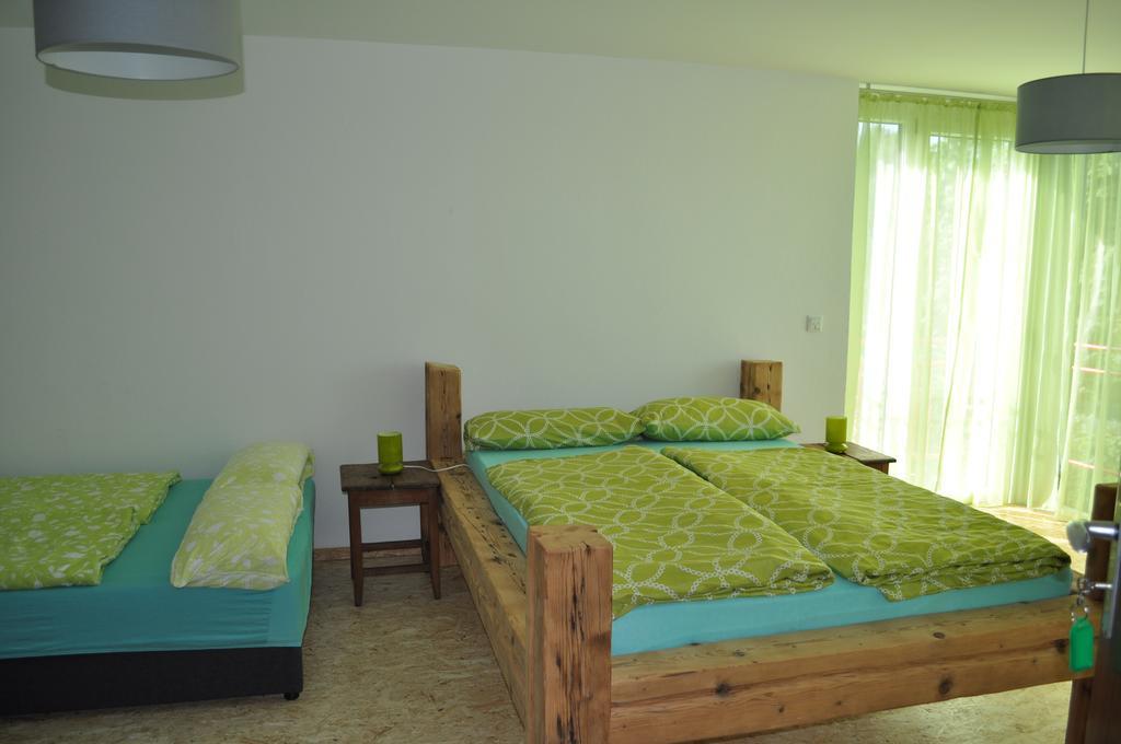 Punkrock Harbour Pension Baehr Карлсруэ Экстерьер фото
