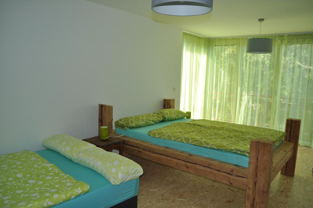 Punkrock Harbour Pension Baehr Карлсруэ Экстерьер фото